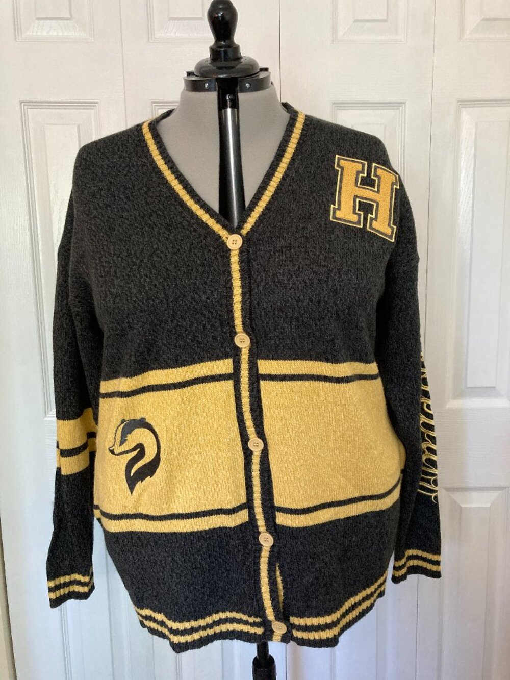 Harry Potter Hot Topic 3X Hufflepuff Letterman Sweater